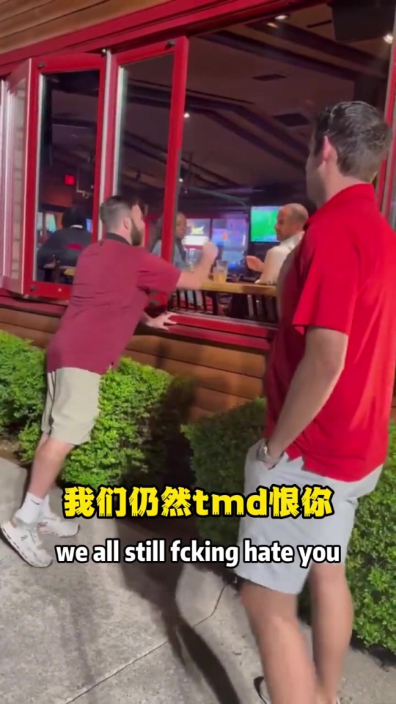 余恨未消！獨(dú)行俠球迷偶遇尼克-哈里森：我們?nèi)匀籘MD恨你！