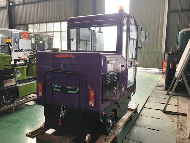 程力威三輪全封閉三刷電動(dòng)掃地車